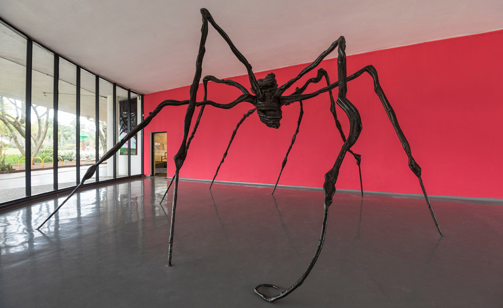 A famosa aranha Louise Bourgeois sai do Brasil para ser leiloada no próximo mês