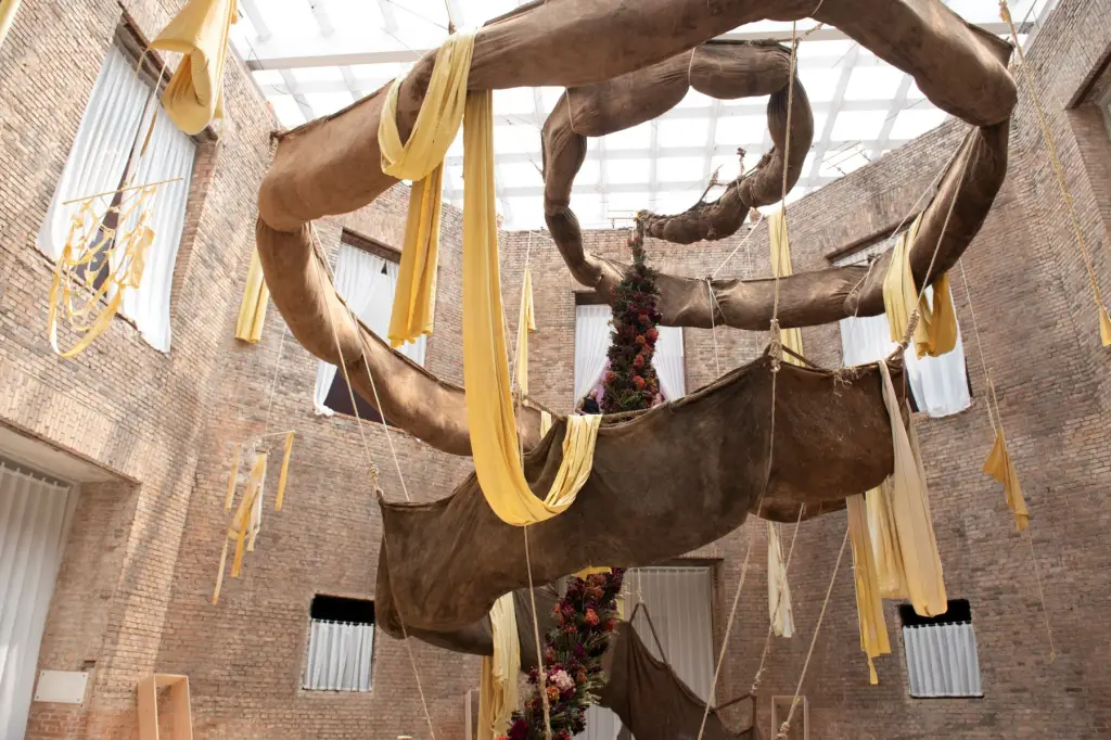 Dan Lie, artista do Brasil na Bienal de Veneza 2026, exposição na Pinacoteca de São Paulo